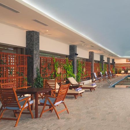 Taj Theog Resort & Spa Shimla Exteriör bild