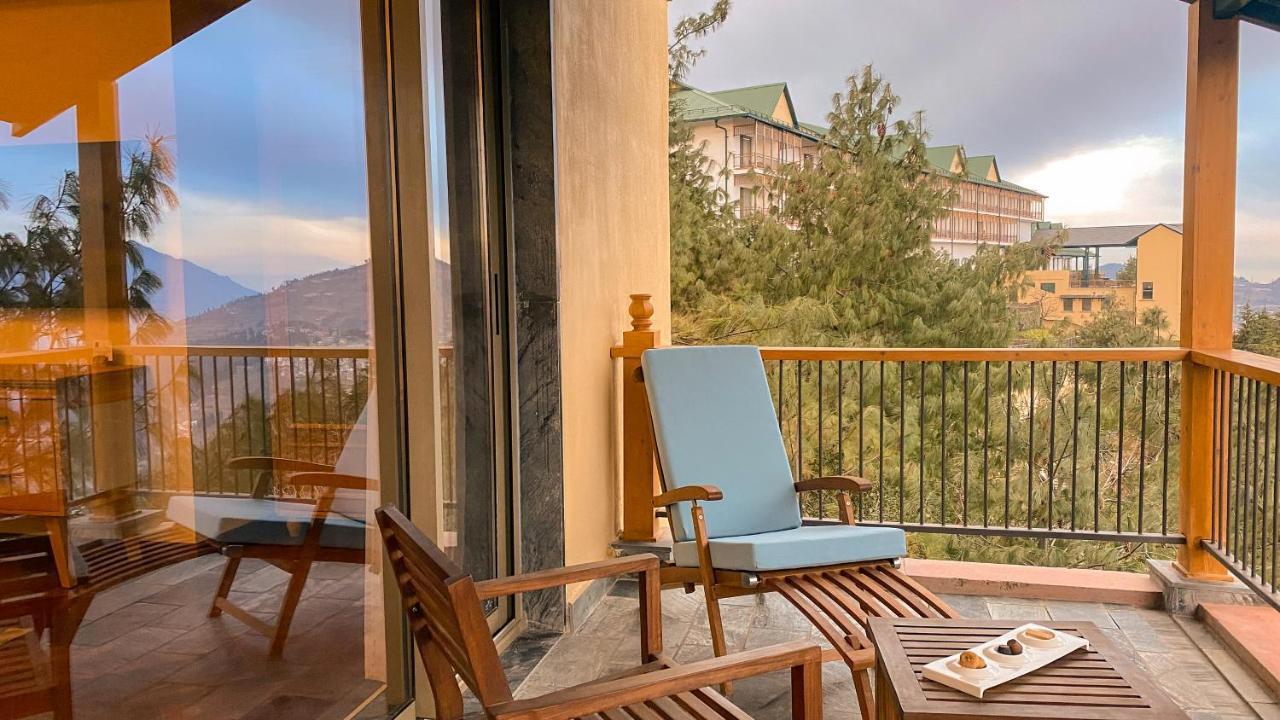 Taj Theog Resort & Spa Shimla Exteriör bild