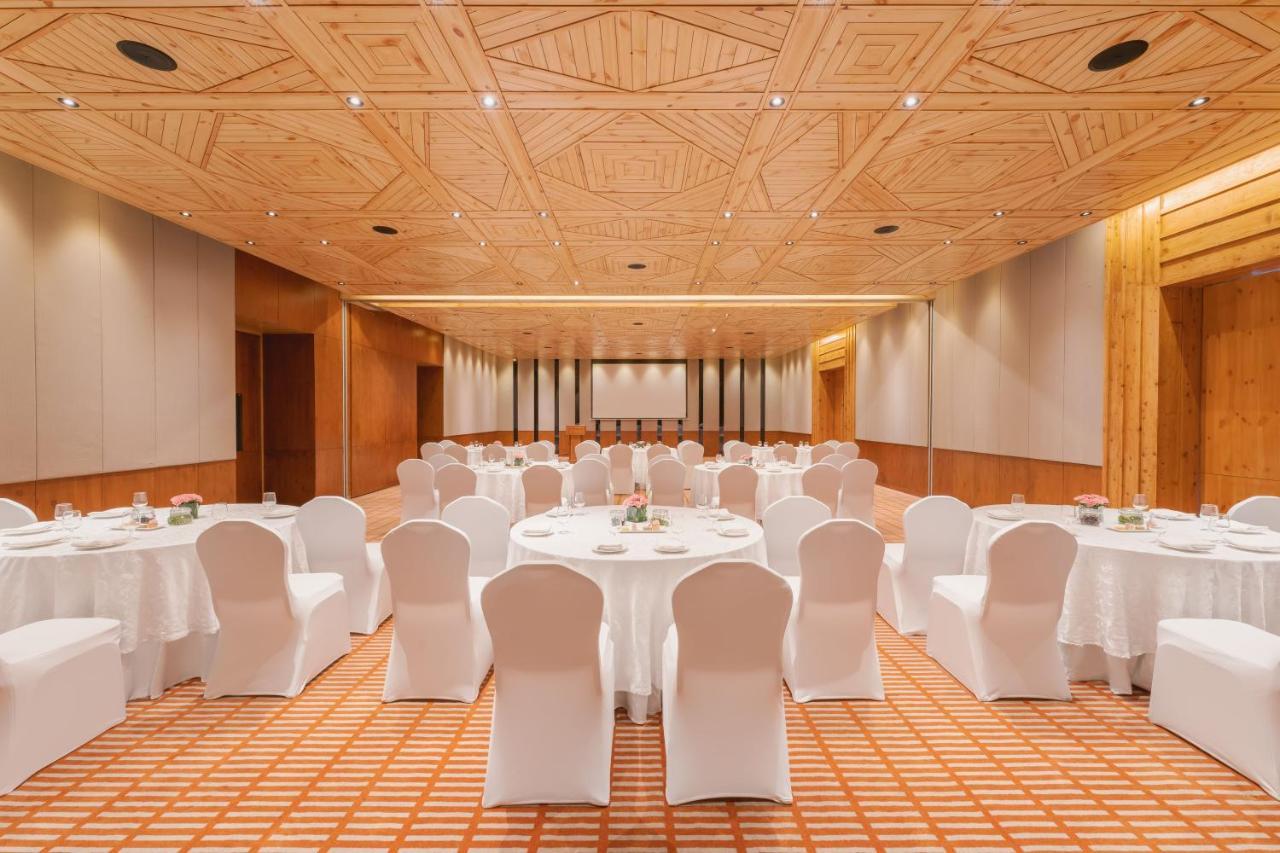 Taj Theog Resort & Spa Shimla Exteriör bild