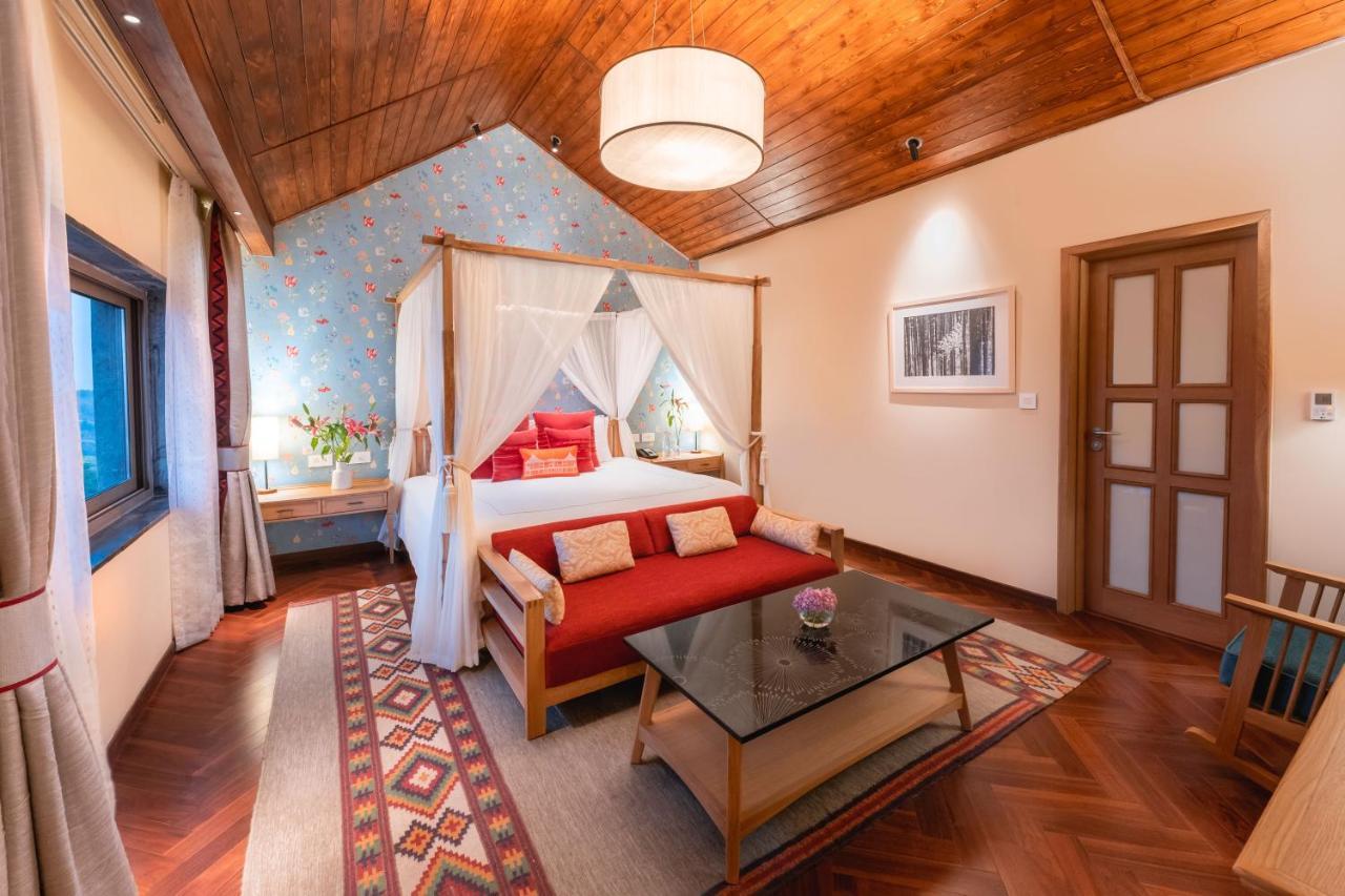 Taj Theog Resort & Spa Shimla Exteriör bild