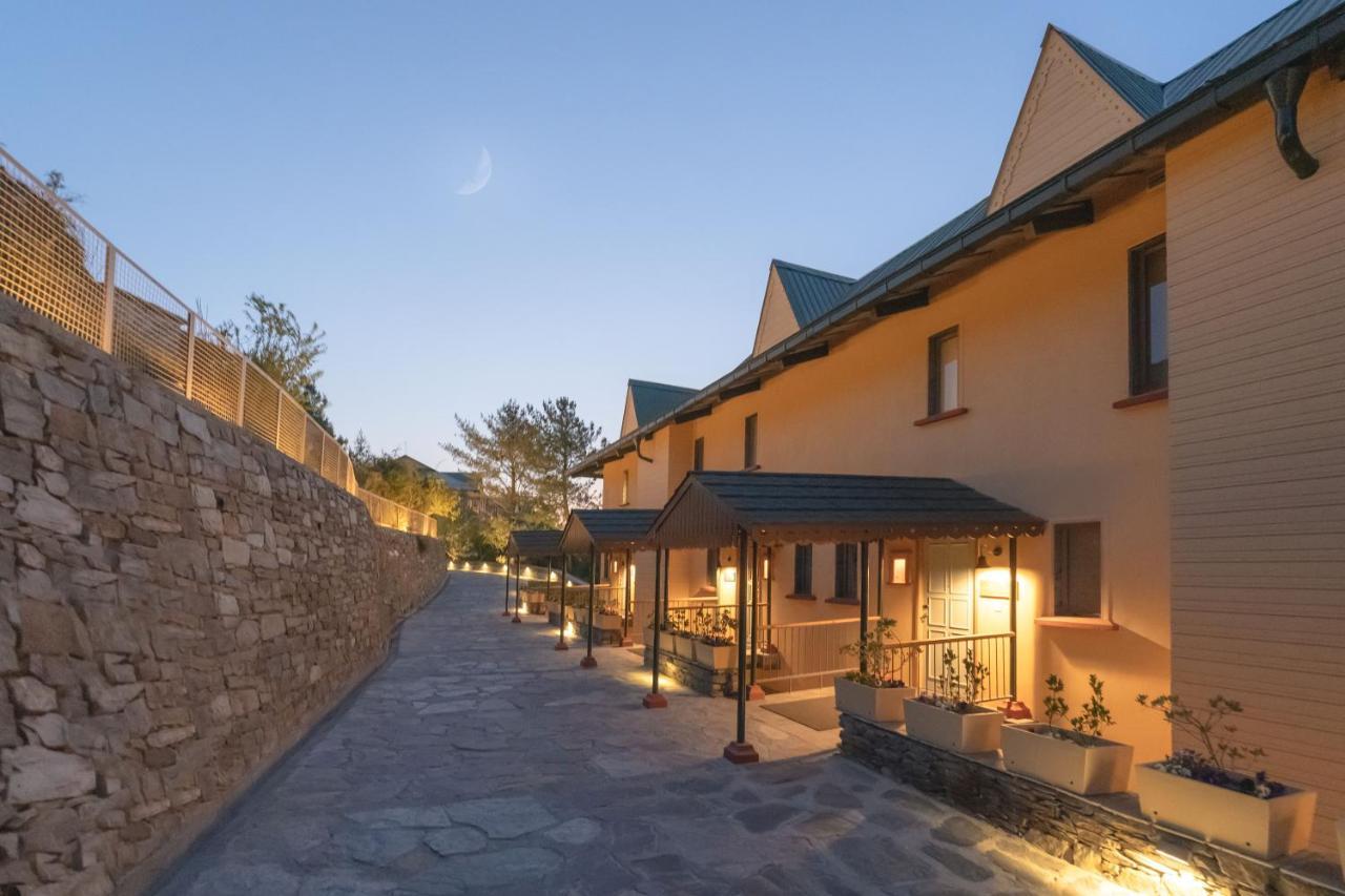 Taj Theog Resort & Spa Shimla Exteriör bild