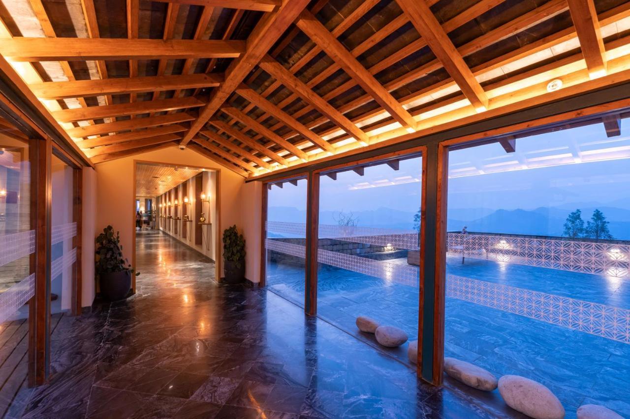 Taj Theog Resort & Spa Shimla Exteriör bild