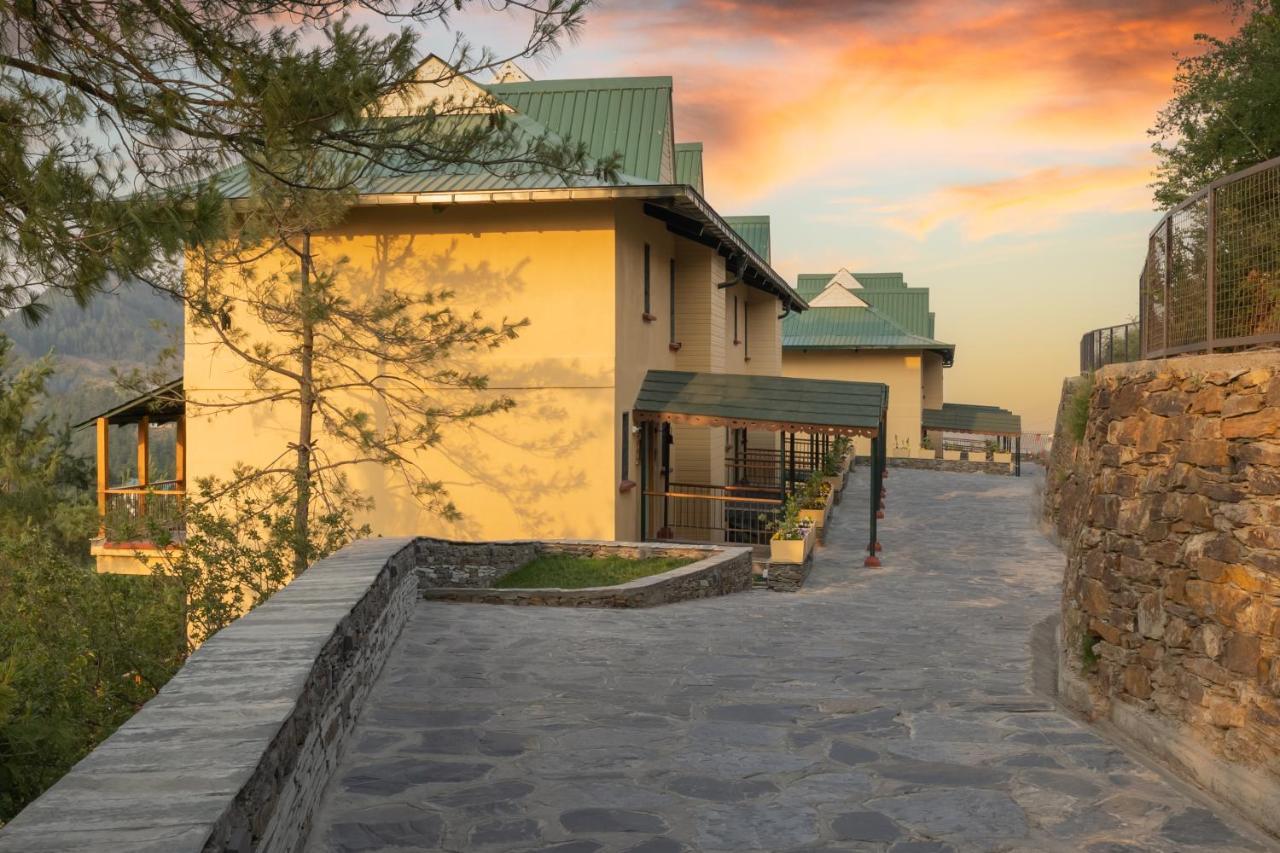 Taj Theog Resort & Spa Shimla Exteriör bild